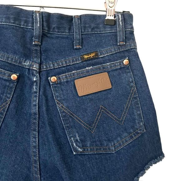 WRANGLER Reworked Distressed Dark Wash‎ Denim Shorts Sz 28 - Picture 3 of 6